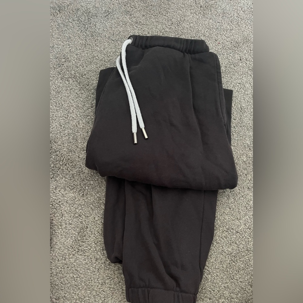 dark grey sweatpants 🌚